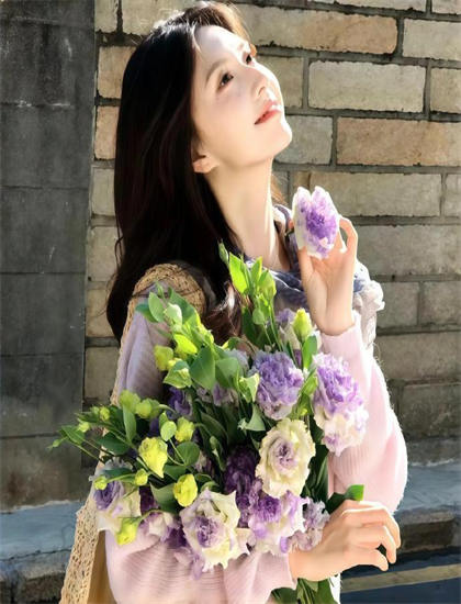 男子欲录视频扶摔倒大叔反被骂-性感比基尼美女视频